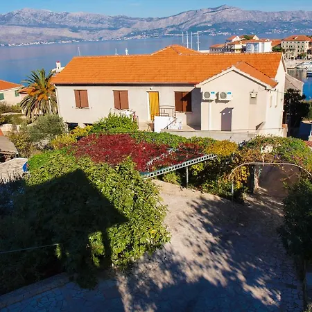 Karampija Apartament Postira