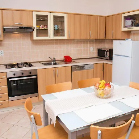 Apartament Karampija *