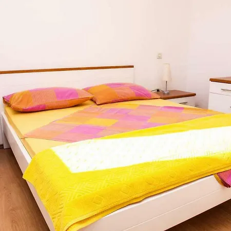 Karampija Apartament Postira