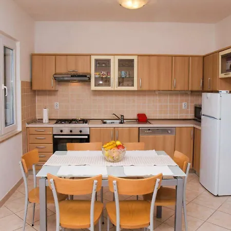 Apartament Karampija *
